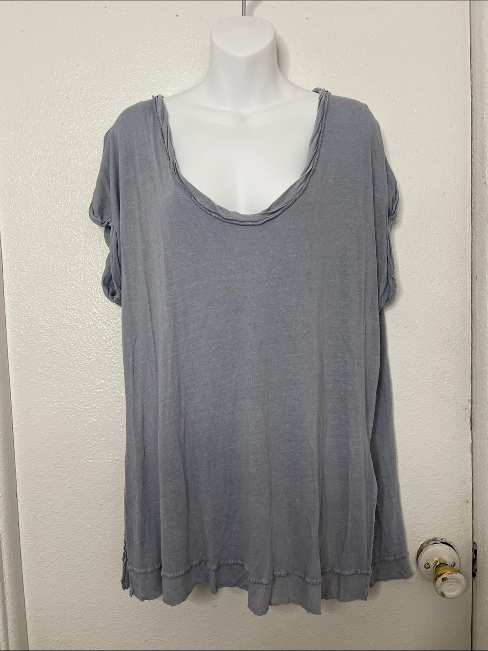 We the free- Casual Scoop Neck Tunic Top in baby blue- S